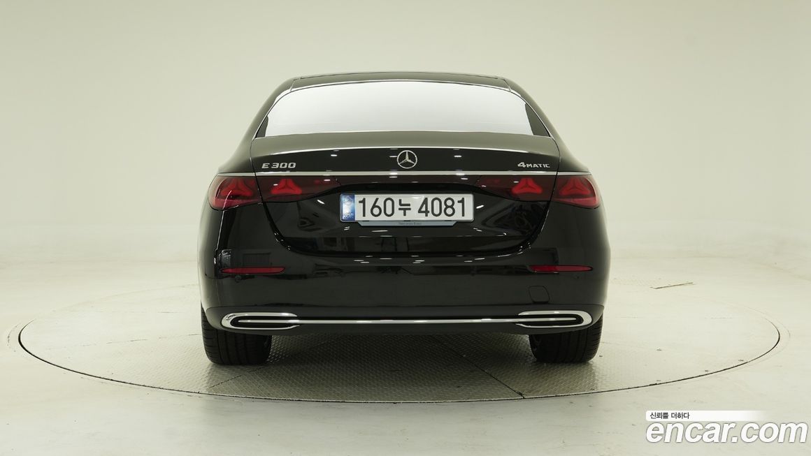 Mercedes-Benz E-Class E300 4MATIC Exclusive, 2025