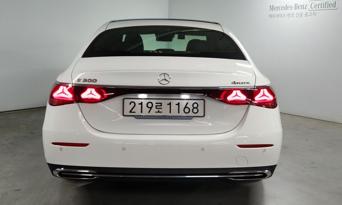 Mercedes-Benz E-Class E300 4MATIC Exclusive, 2025