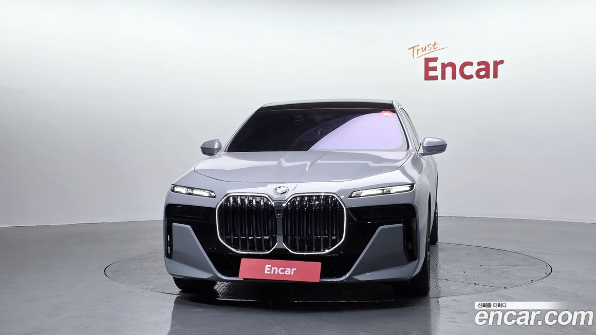 BMW 7-Series 740i xDrive M Sport, 2025