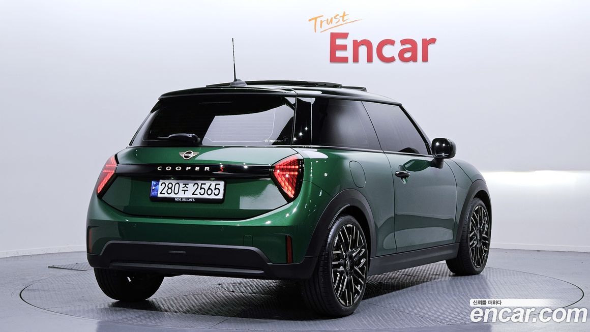Mini Cooper Favoured, 2025