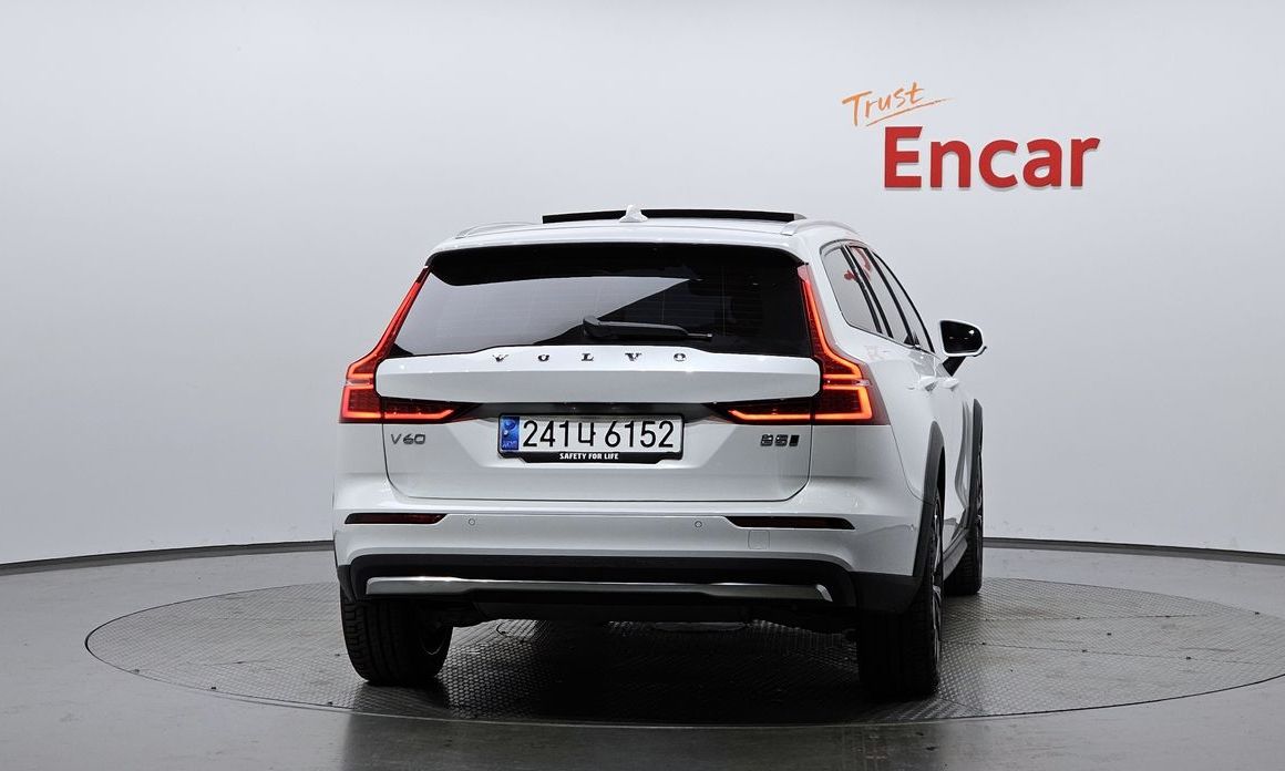 Volvo V60 B5 Ultimate AWD, 2024