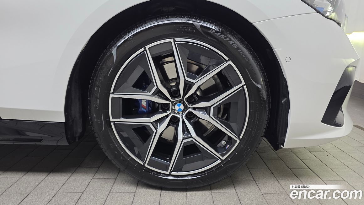 BMW 5-Series 520i M Sport, 2025