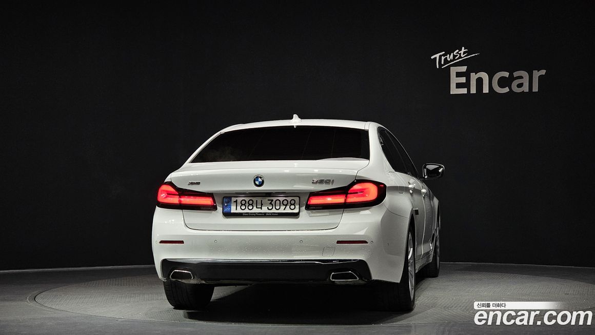 BMW 5-Series 530i xDrive Luxury, 2023