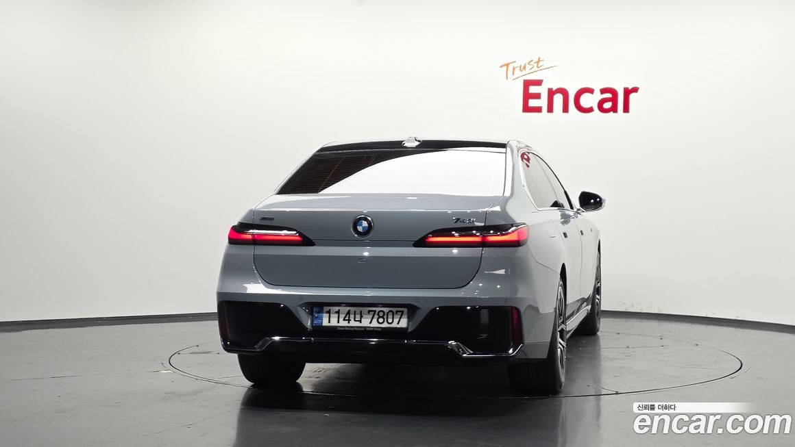 BMW 7-Series 740i sDrive M Sport Individual, 2023