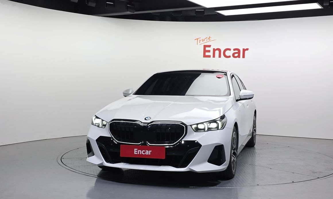 BMW 5-Series 520i M Sport, 2025