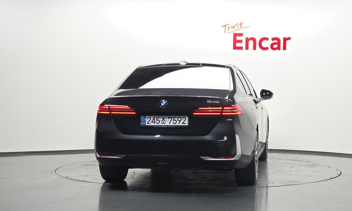BMW 5-Series 520i, 2024