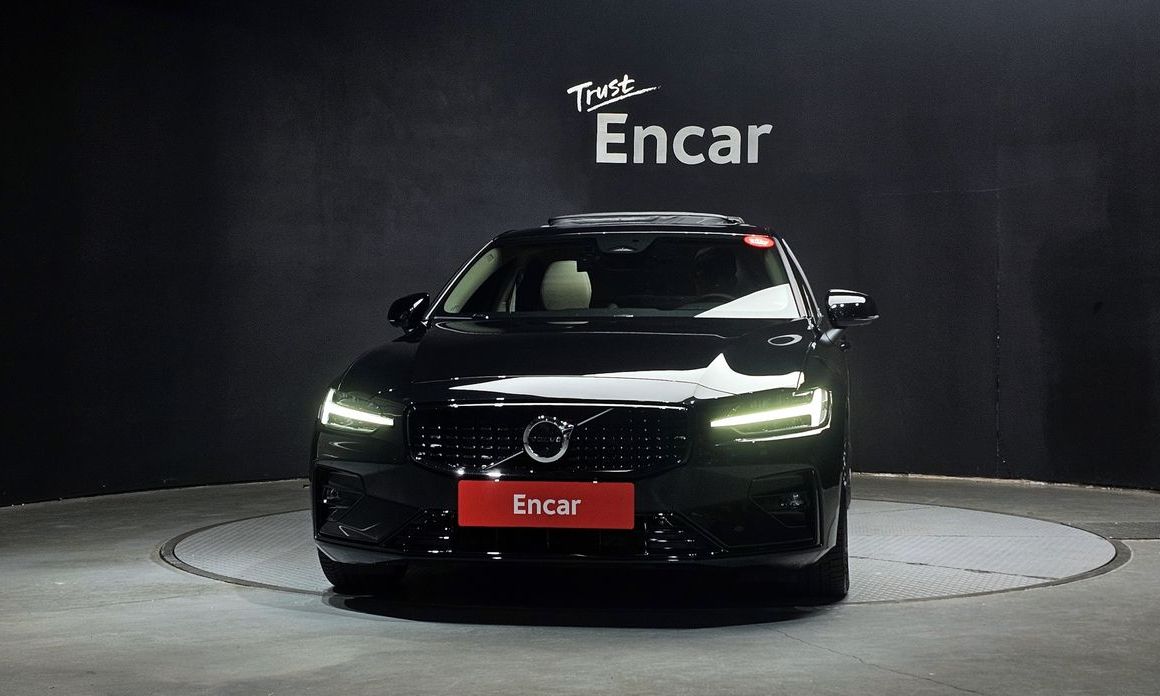 Volvo S60 B5 Ultimate Dark, 2024