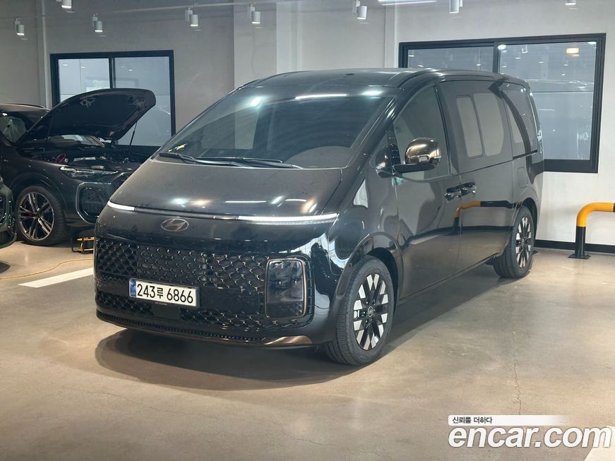 Hyundai Staria Lounge 7-Seater, 2025