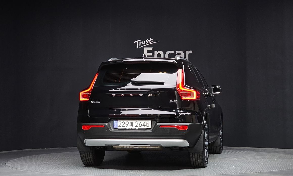 Volvo XC40 B4 Ultimate Bright, 2024