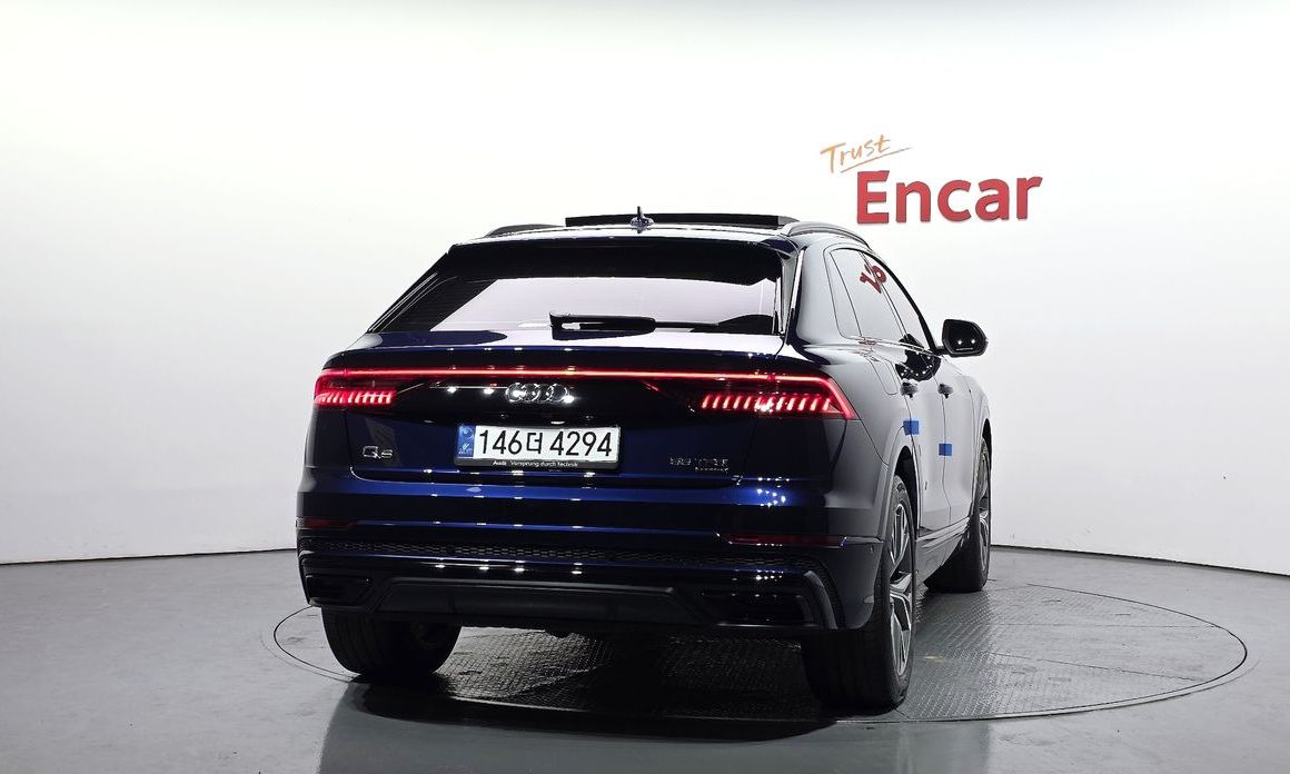 Audi Q8 55 TFSI Quattro Premium, 2022