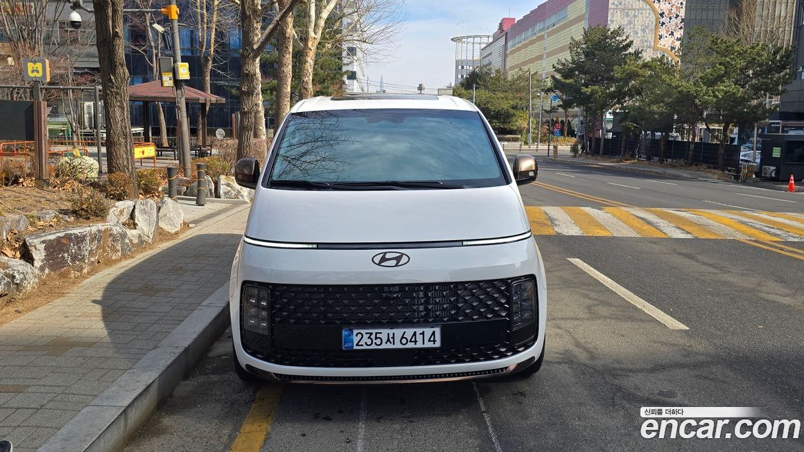 Hyundai Staria 4WD Lounge 7-Seater, 2025