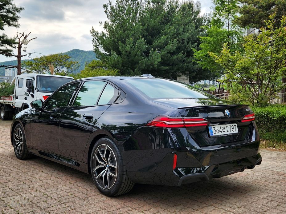BMW 5-Series 523d M Sport, 2025