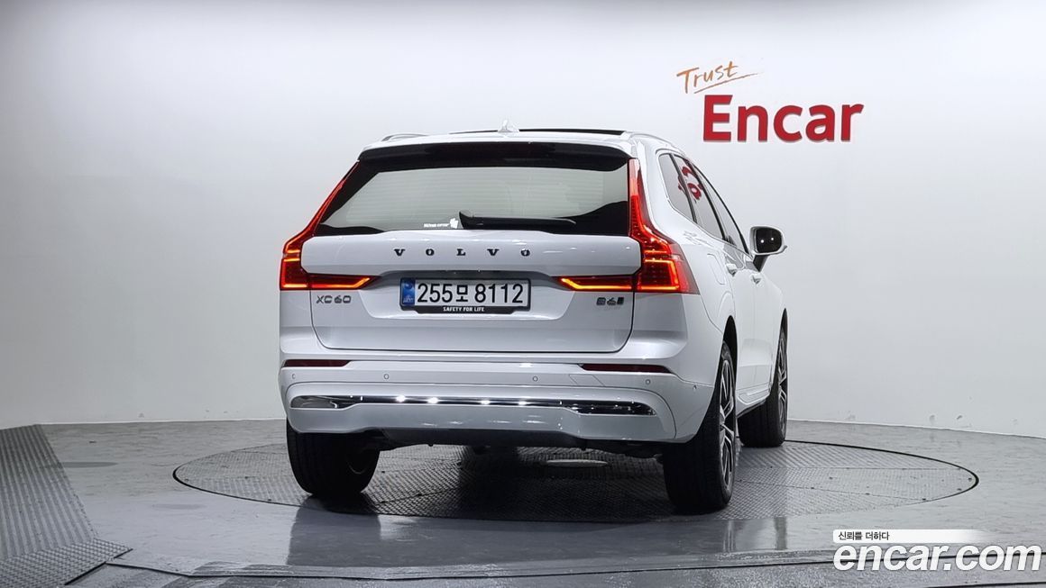 Volvo XC60 B6 Ultra Bright, 2025