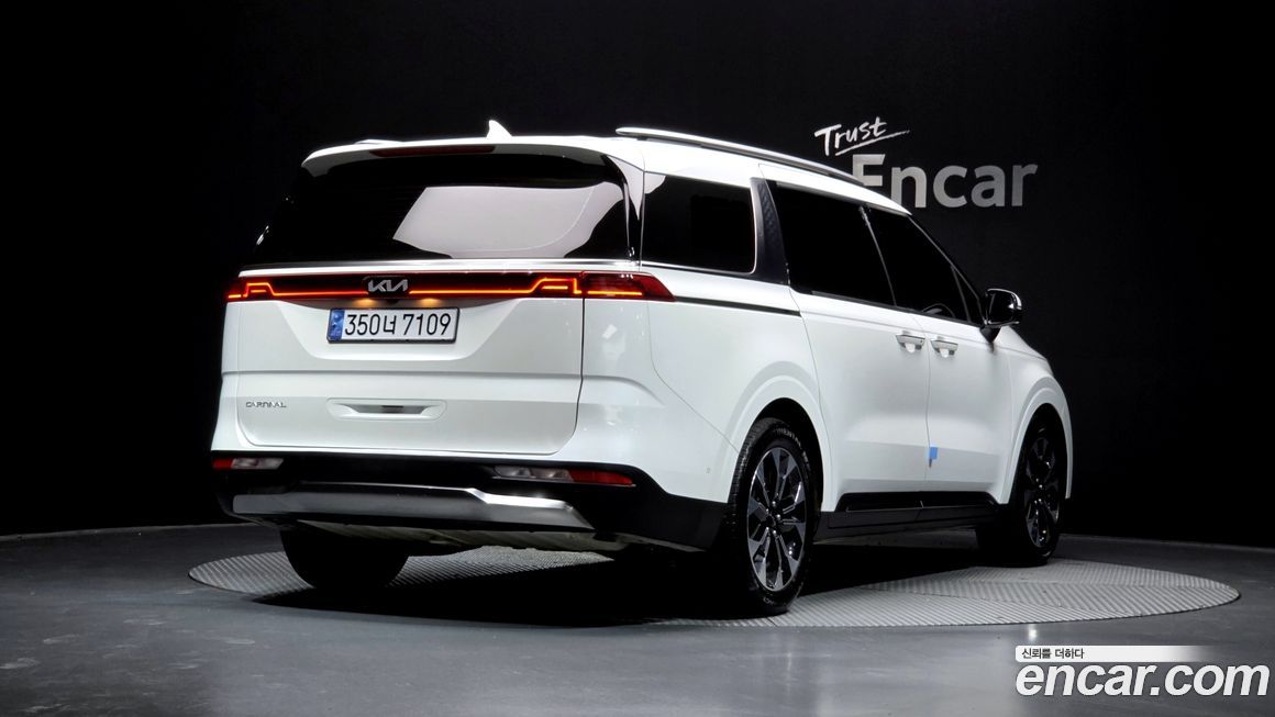Kia Carnival 7-Seater Signature, 2023