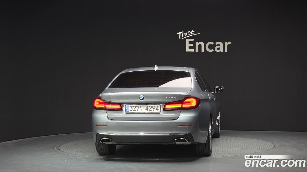 BMW 5-Series 520i Luxury, 2023