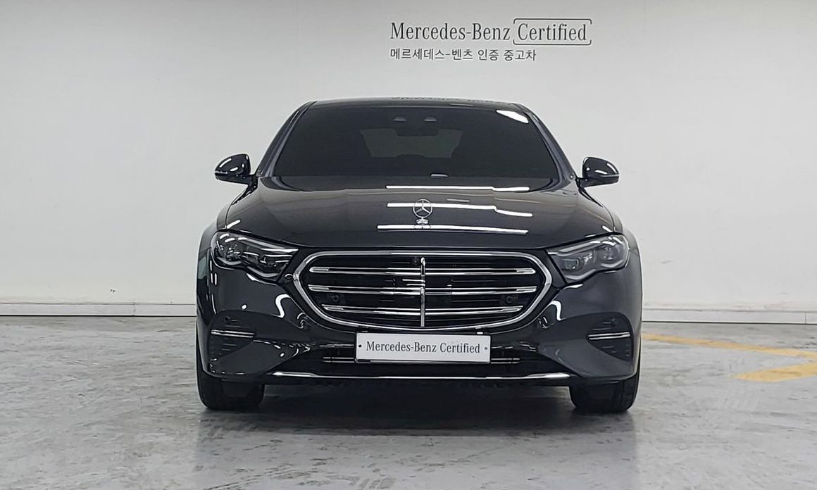 Mercedes-Benz E-Class E300 4MATIC Exclusive, 2025