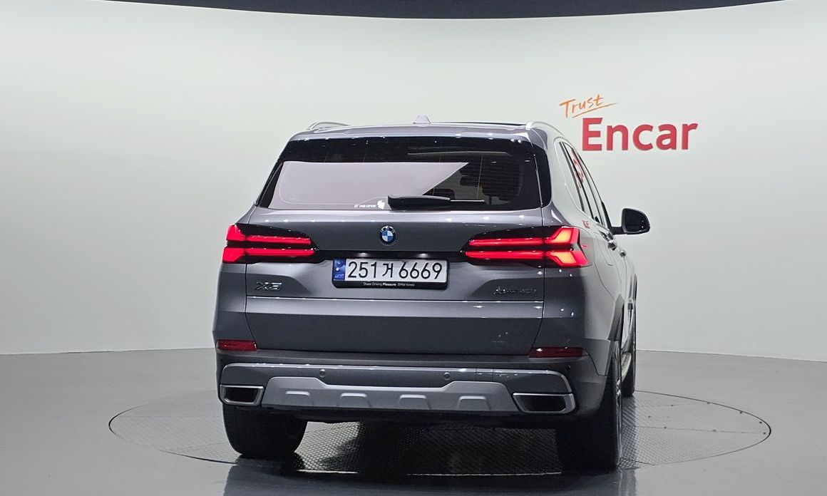 BMW X5 xDrive 40i xLine, 2024