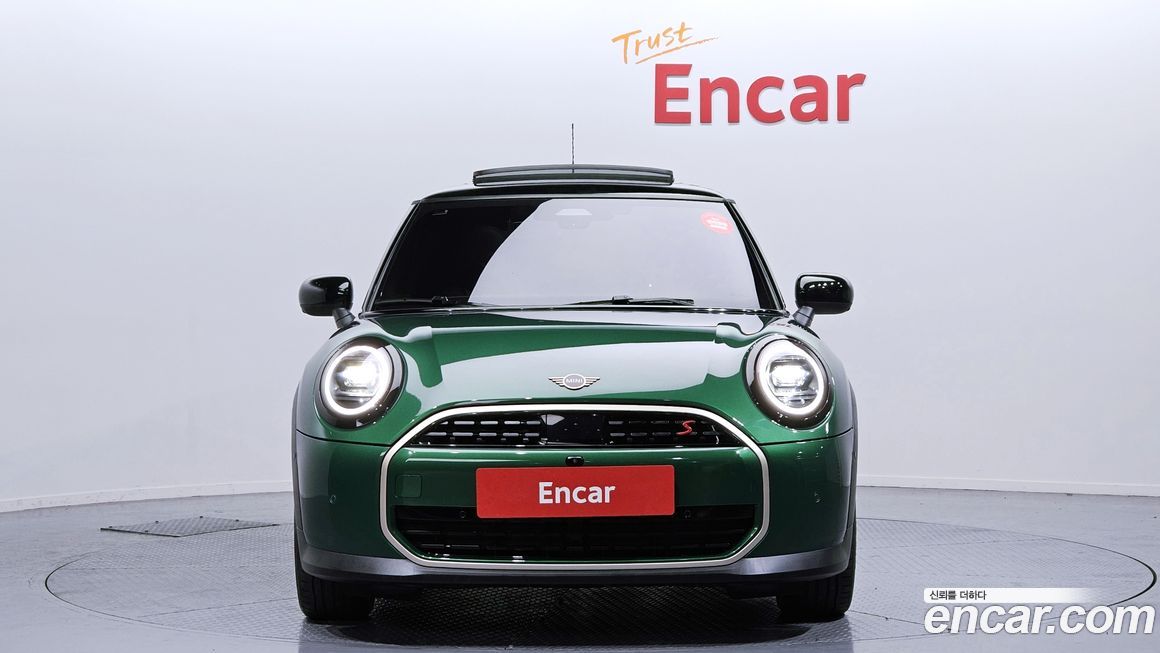 Mini Cooper Favoured, 2025