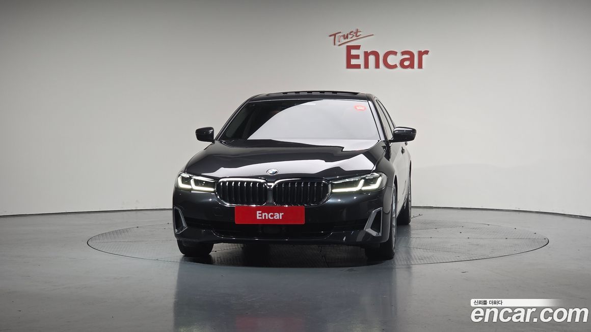 BMW 5-Series 520i Luxury, 2023