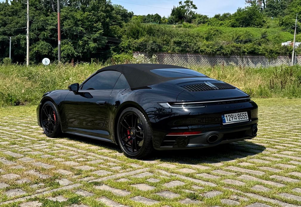 Porsche 911 Carrera 4 GTS Cabriolet, 2022