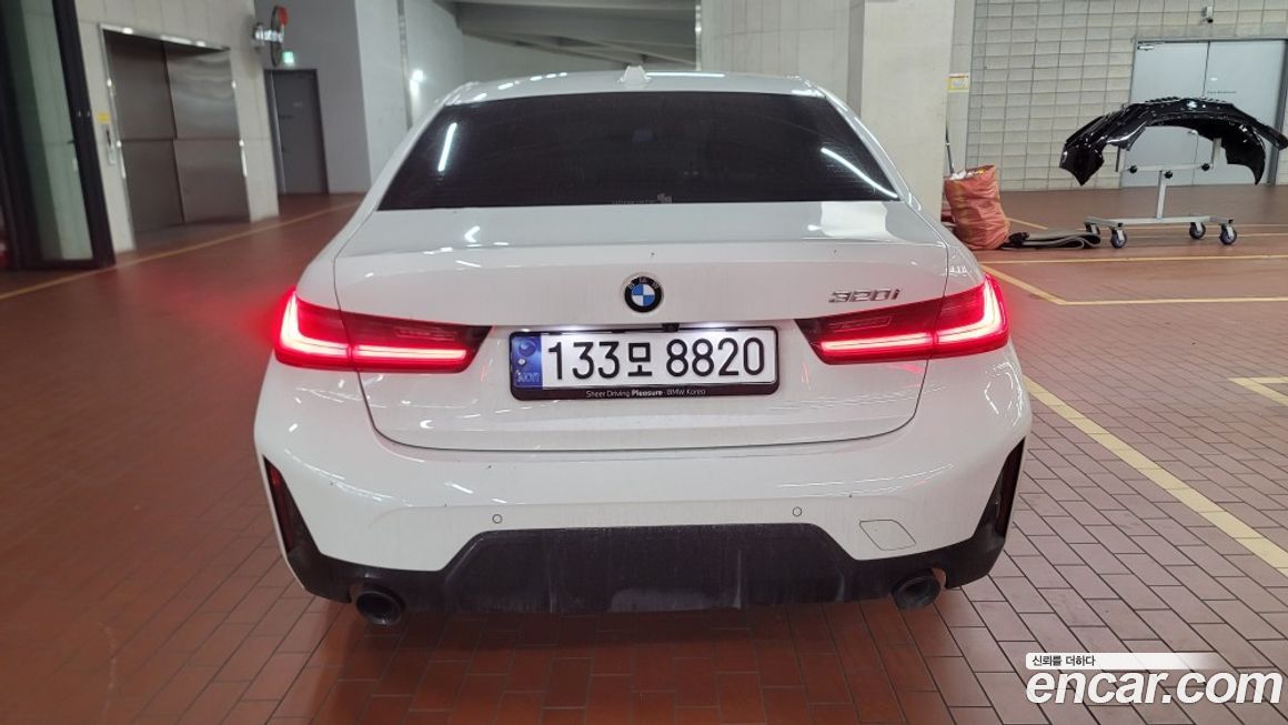 BMW 3-Series 320i M Sport, 2024