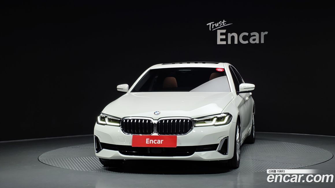 BMW 5-Series 520i Luxury, 2023