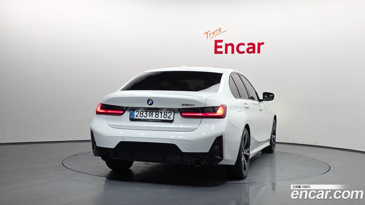 BMW 3-Series 320i M Sport, 2025