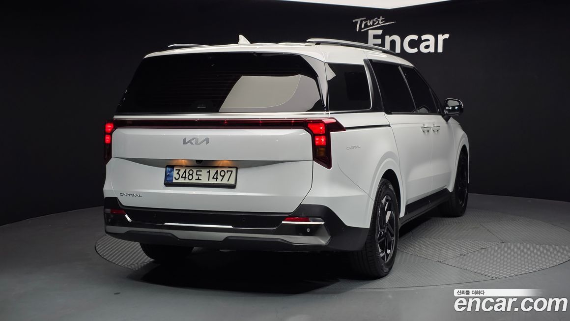 Kia Carnival 9-Seater Signature, 2024