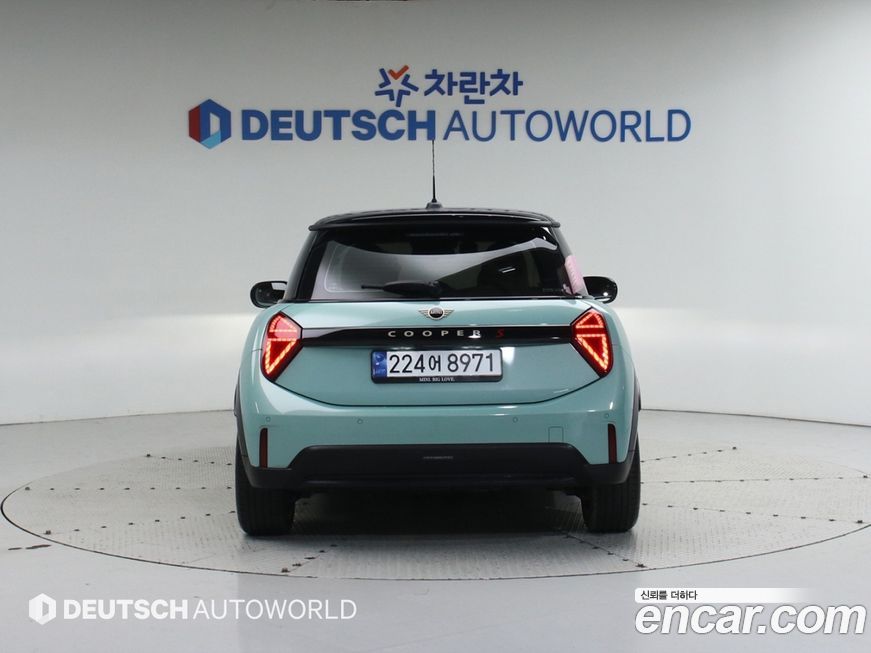 Mini Cooper Favoured, 2025