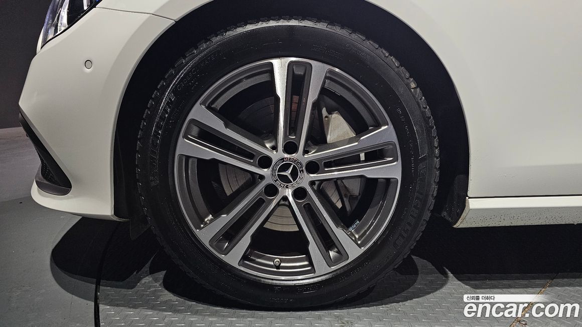 Mercedes-Benz E-Class E350 4MATIC Avantgarde, 2022