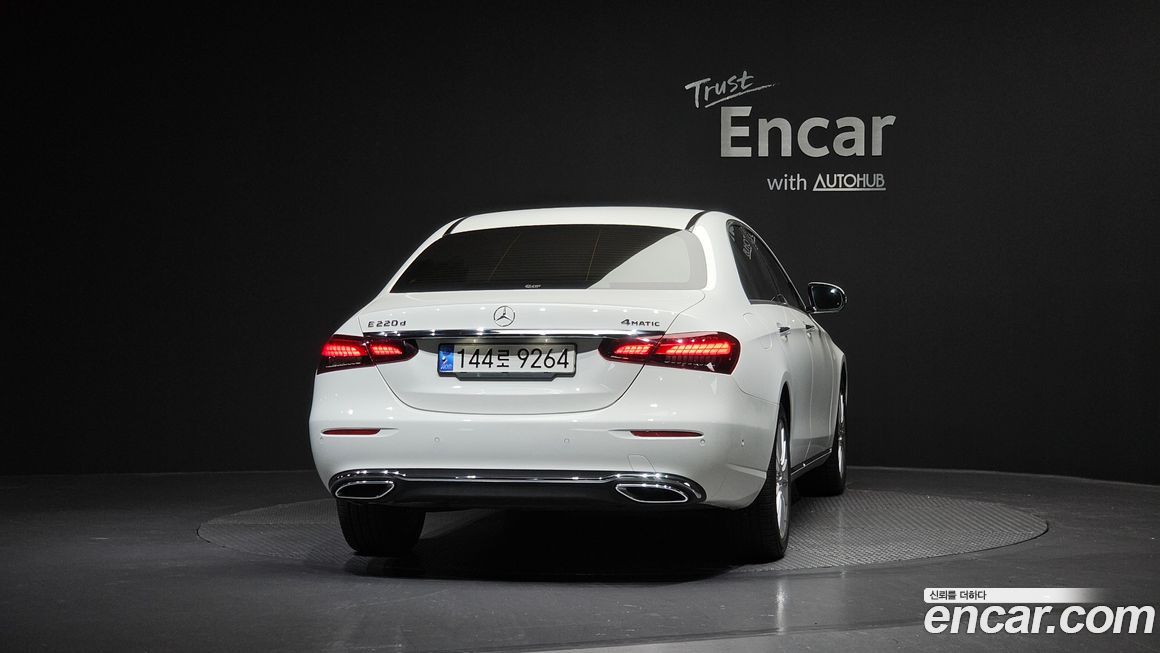 Mercedes-Benz E-Class E220d 4MATIC Exclusive, 2022
