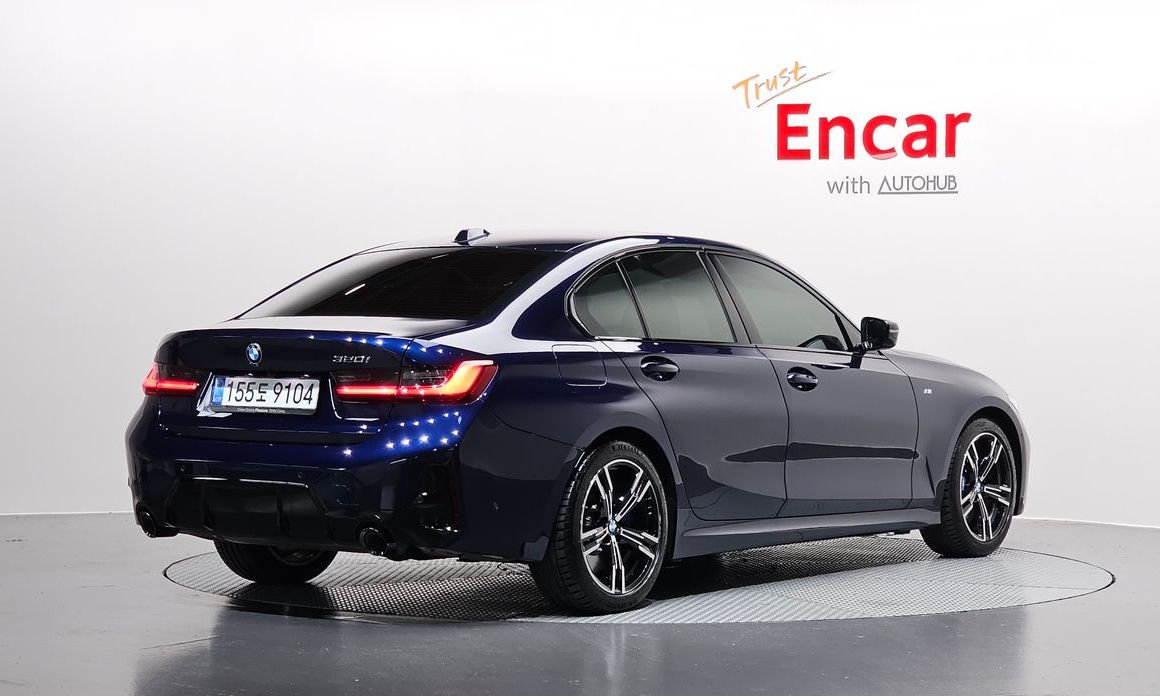 BMW 3-Series 320i M Sport, 2025
