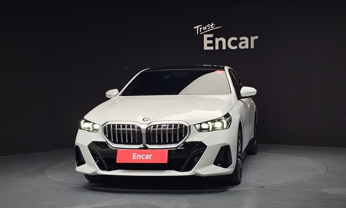 BMW 5-Series 520i M Sport, 2025