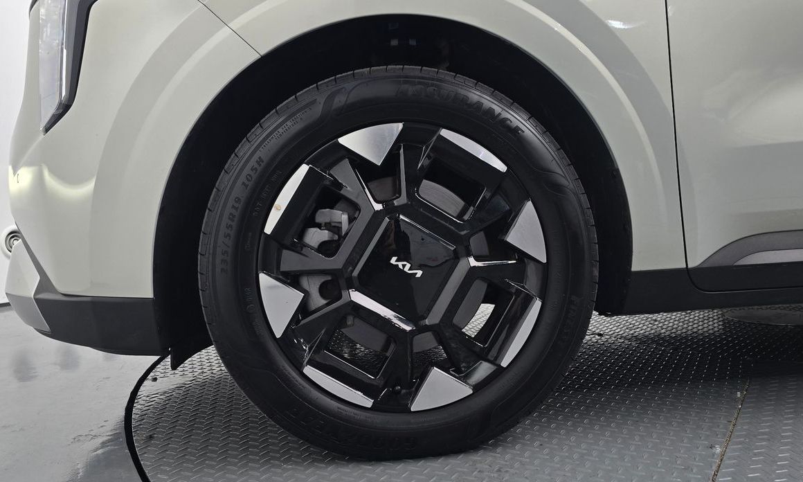 Kia Carnival 9-Seater Prestige, 2025