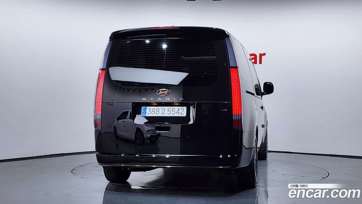 Hyundai Staria 4WD Lounge 7-Seater, 2024