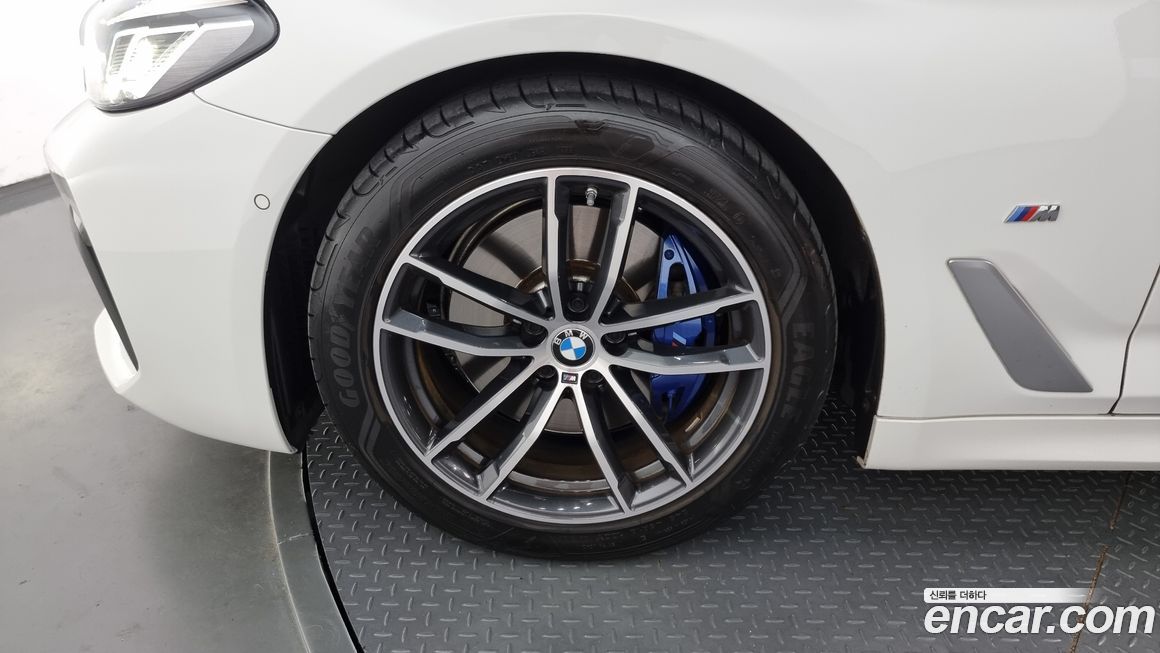 BMW 5-Series 520i M Sport, 2023