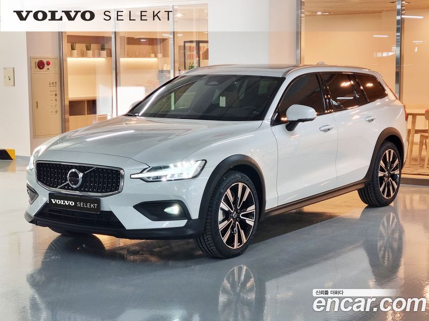 Volvo V60 B5 Ultra AWD, 2025