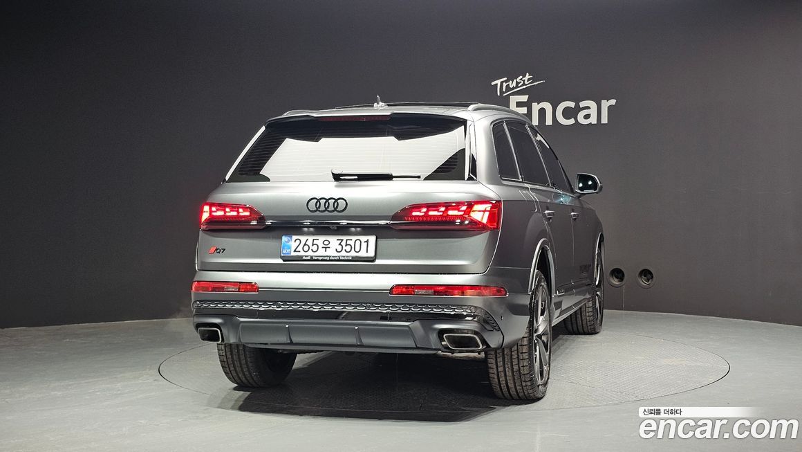 Audi Q7 55 TFSI Quattro Premium, 2025