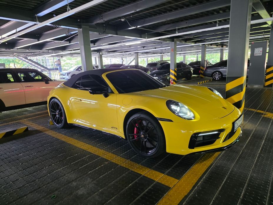 Porsche 911 Carrera 4 GTS Cabriolet, 2024