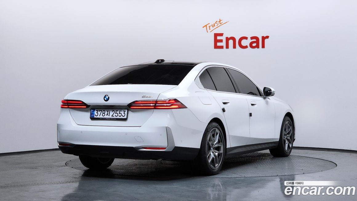 BMW 5-Series 520i, 2024