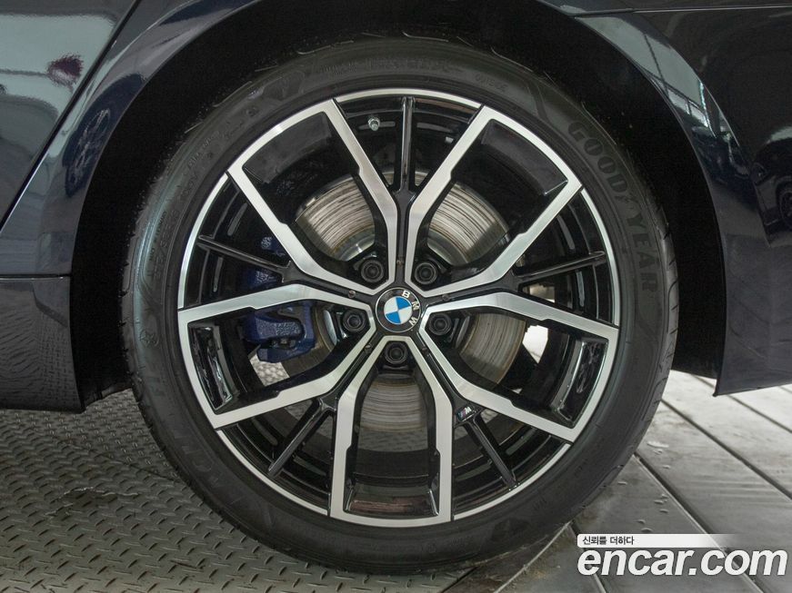 BMW 5-Series 530i M Sport Package, 2023