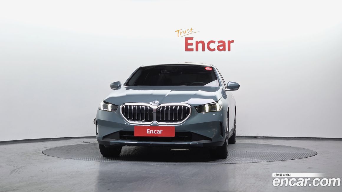 BMW 5-Series 530i xDrive, 2024