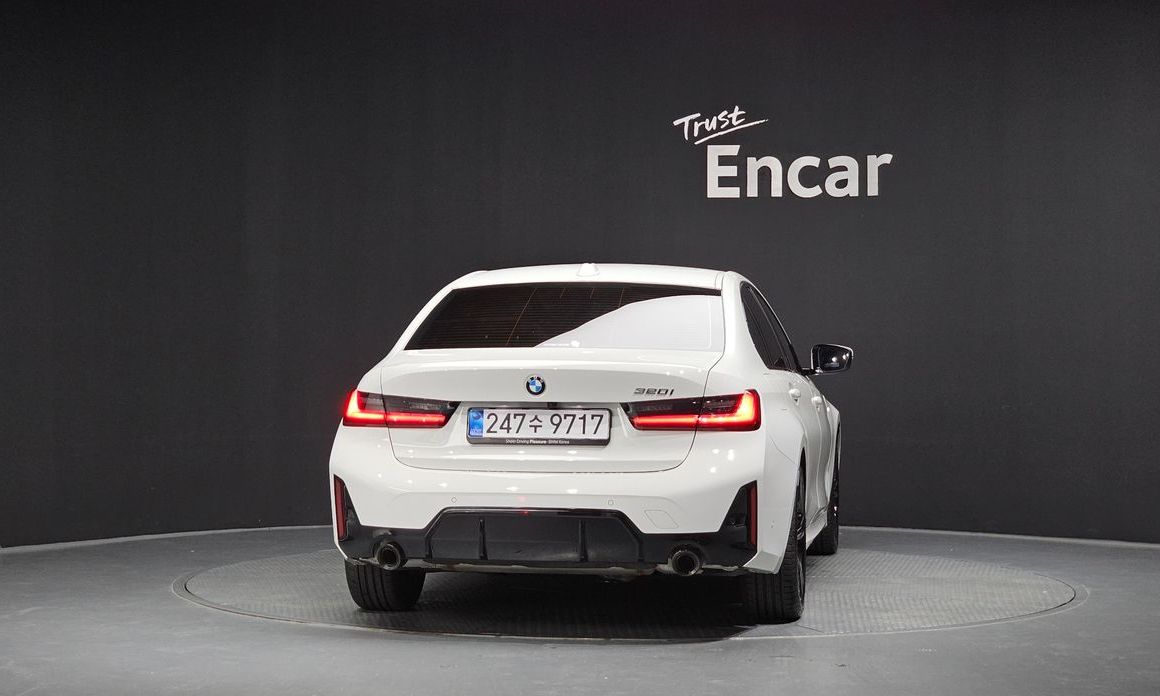 BMW 3-Series 320i M Sport, 2025