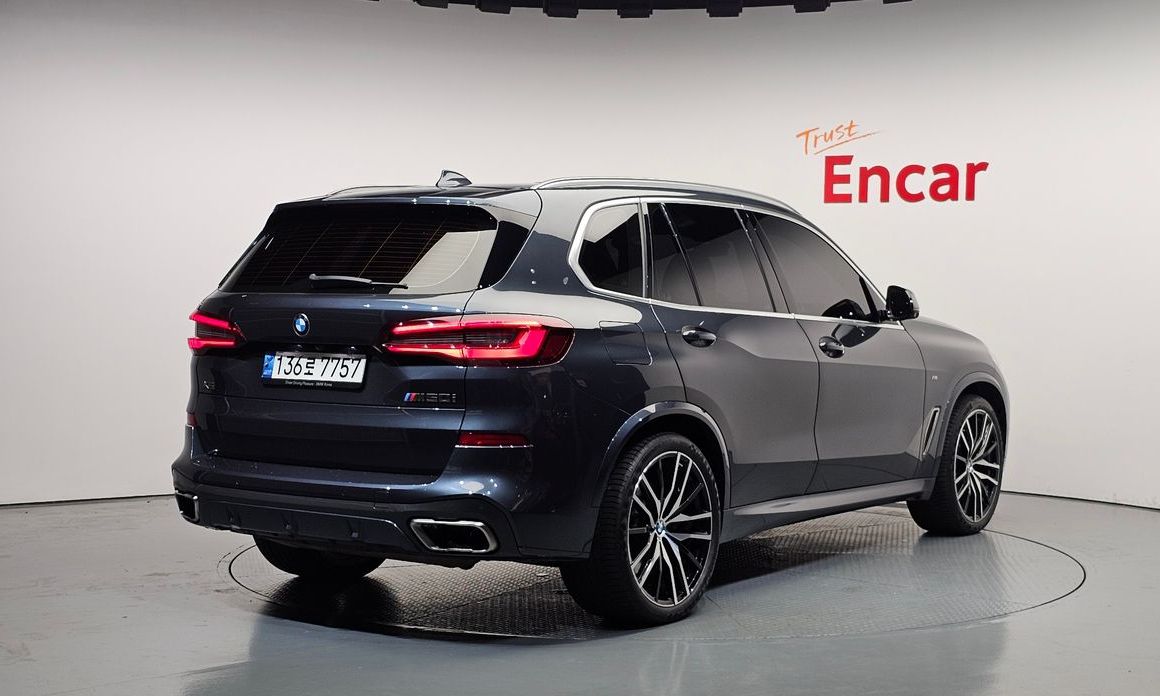 BMW X5 M50i, 2022