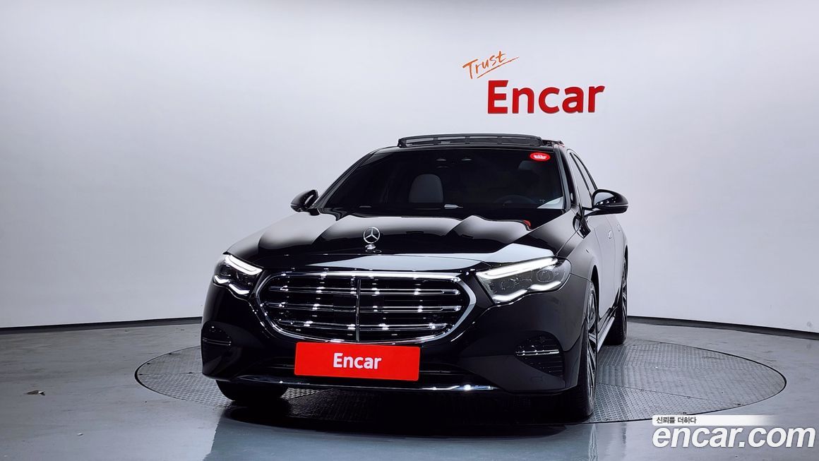 Mercedes-Benz E-Class E300 4MATIC Exclusive, 2025