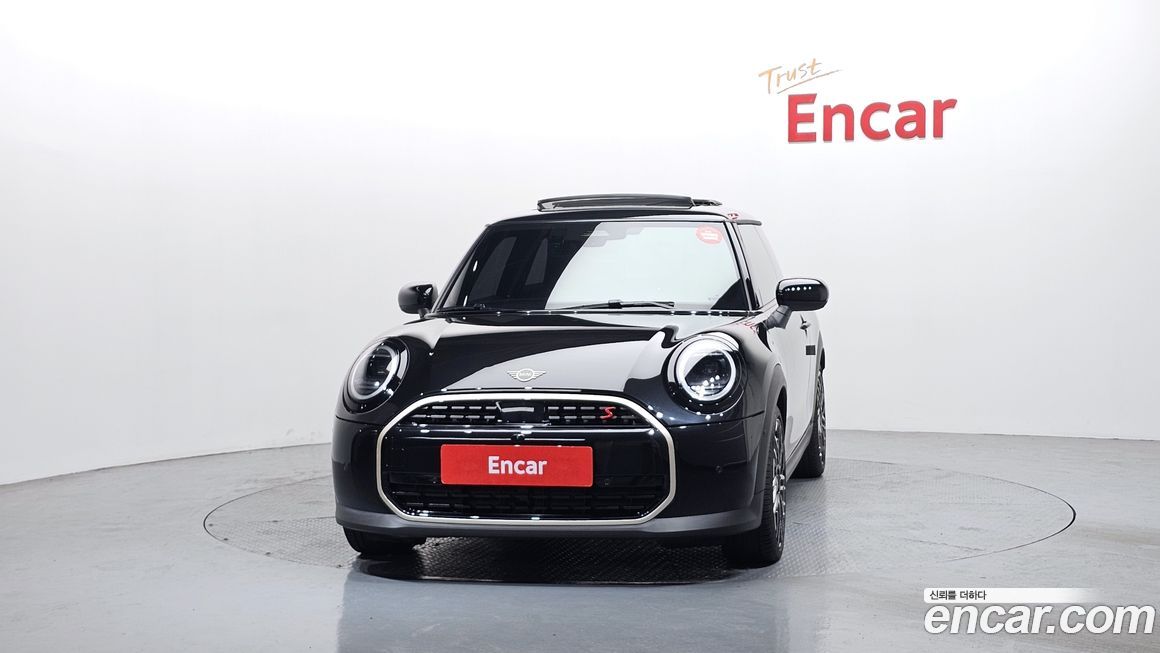 Mini Cooper Favoured, 2025
