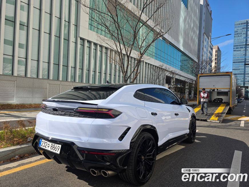 Lamborghini Urus 4.0 V8 SE, 2026
