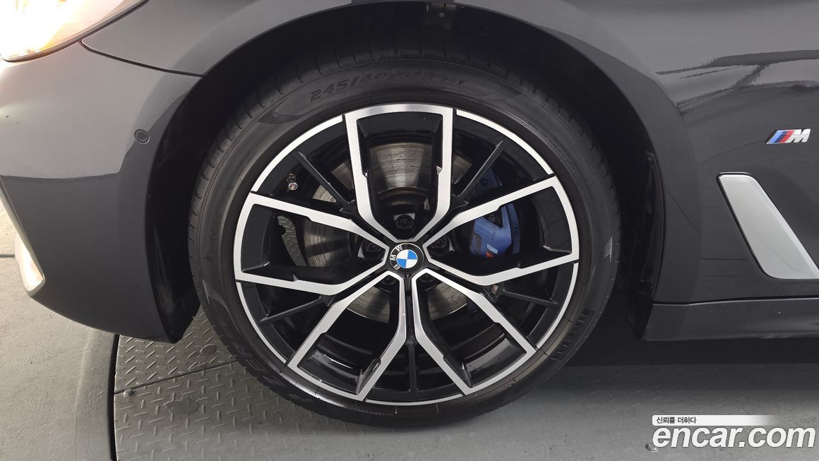 BMW 5-Series 530i xDrive M Sport Package, 2022