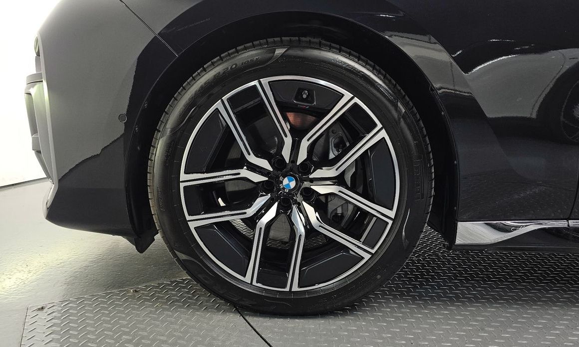 BMW 7-Series 740i xDrive M Sport, 2025