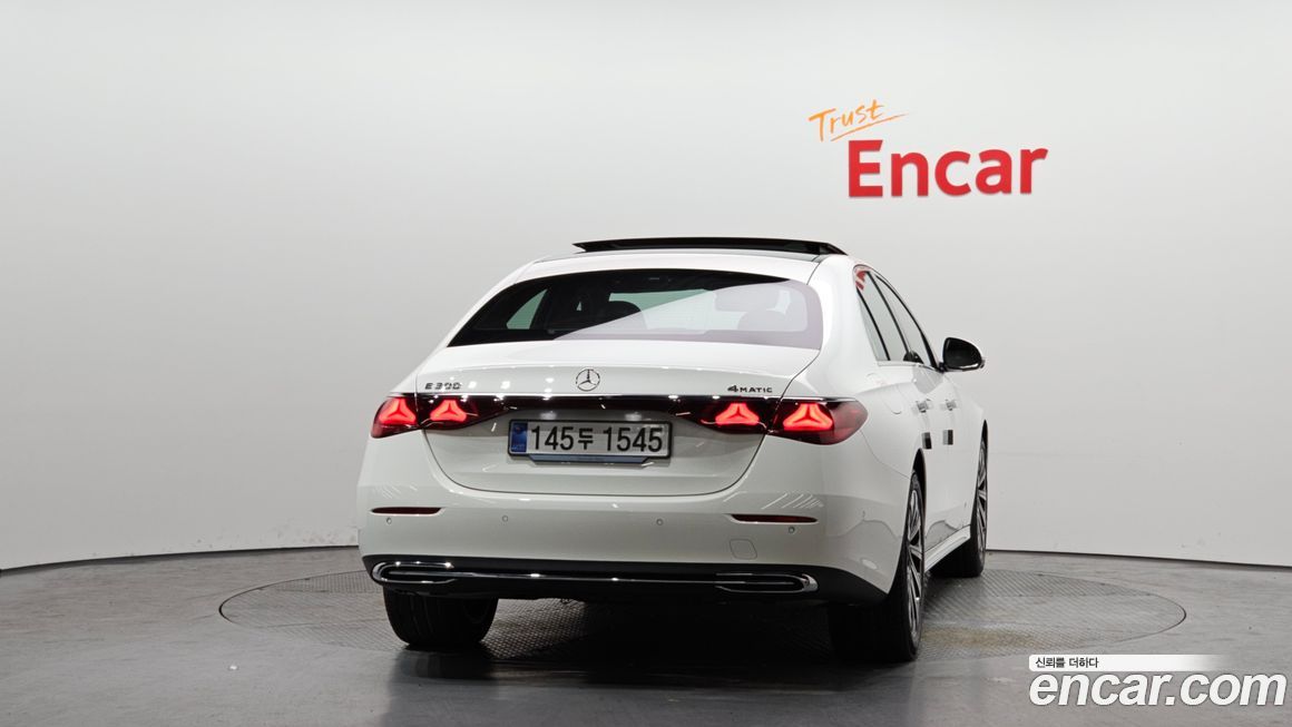 Mercedes-Benz E-Class E300 4MATIC Exclusive, 2025